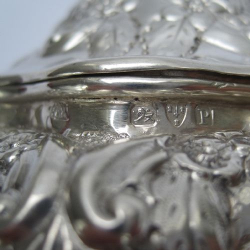 DECORATIVE LATE VICTORIAN CHESTER SILVER TEA CADDY WITH BOMBE SHAPED BODY - ADDITIONAL PHOTO 6