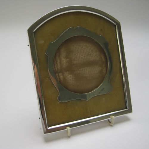 silver william comyns photo frame with shaped plain border - CATEGORY: ANTIQUE SILVER - DATED 1900