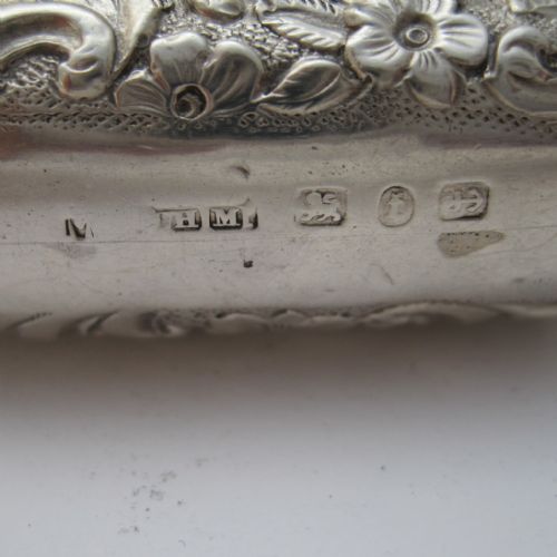 VICTORIAN SILVER PILL OR TRINKET BOX EMBOSSED WITH SCROLLS AND FLOWERS - ADDITIONAL PHOTO 4