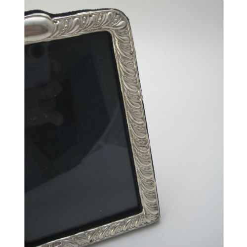 ATTRACTIVE EDWARDIAN SILVER PHOTO FRAME WITH BLUE VELVET BACK - ADDITIONAL PHOTO 3