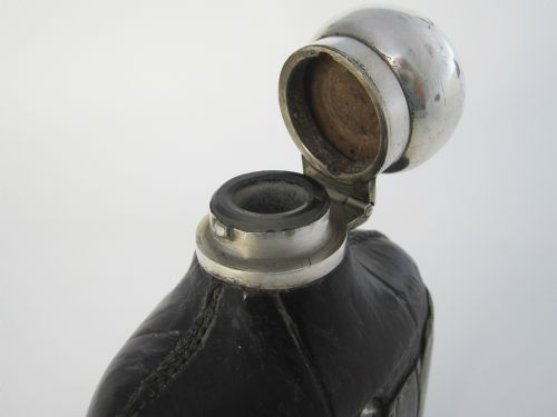 IMPRESSIVE LARGE CROCODILE AND SILVER PLATED HIP FLASK AND CUP - ADDITIONAL PHOTO 2