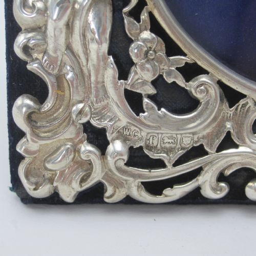 PRETTY EDWARDIAN WILLIAM COMYNS SQUARE SILVER PHOTO FRAME - ADDITIONAL PHOTO 4