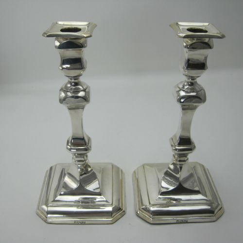 STYLISH PAIR OF THOMAS BRADBURY SILVER THREE LIGHT CANDELABRA - ADDITIONAL PHOTO 4