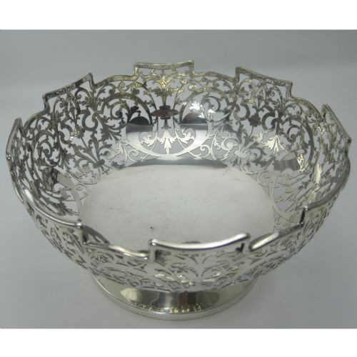 ATTRACTIVE LARGE SILVER BOWL WITH A MONTEITH STYLE RIM - ADDITIONAL PHOTO 3