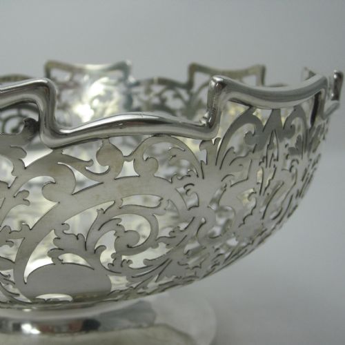 ATTRACTIVE LARGE SILVER BOWL WITH A MONTEITH STYLE RIM - ADDITIONAL PHOTO 6