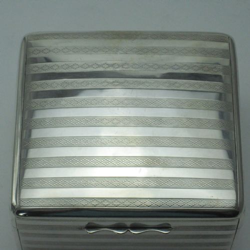 ANTIQUE SQUARE WALKER HALL SILVER TRINKET OR CIGARETTE BOX - ADDITIONAL PHOTO 1