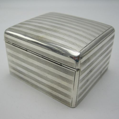 ANTIQUE SQUARE WALKER HALL SILVER TRINKET OR CIGARETTE BOX - ADDITIONAL PHOTO 2