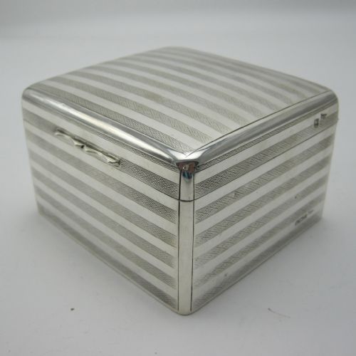 ANTIQUE SQUARE WALKER HALL SILVER TRINKET OR CIGARETTE BOX - ADDITIONAL PHOTO 3