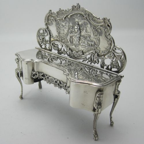 WILLIAM COMYNS DRESSING TABLE SHAPED SILVER JEWELLERY OR TRINKET BOX - ADDITIONAL PHOTO 4