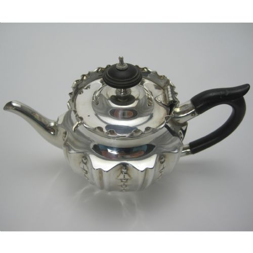 LATE VICTORIAN BACHELOR SIZE SILVER TEAPOT - ADDITIONAL PHOTO 1