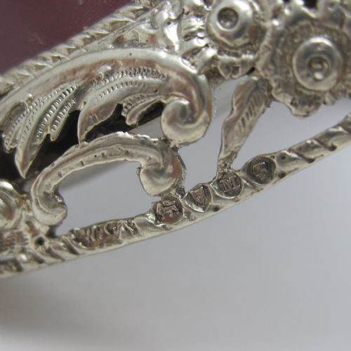 CHARMING CAST BORDER WILLIAM COMYNS VICTORIAN SILVER PHOTO FRAME - ADDITIONAL PHOTO 3