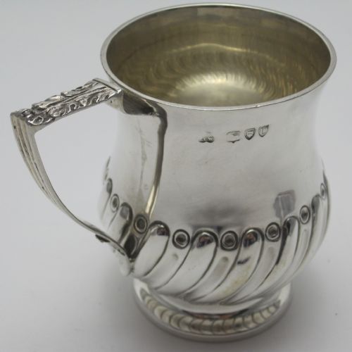 VICTORIAN SILVER CHILD'S MUG WITH ACANTHUS LEAF EMBOSSED HANDLE - ADDITIONAL PHOTO 1