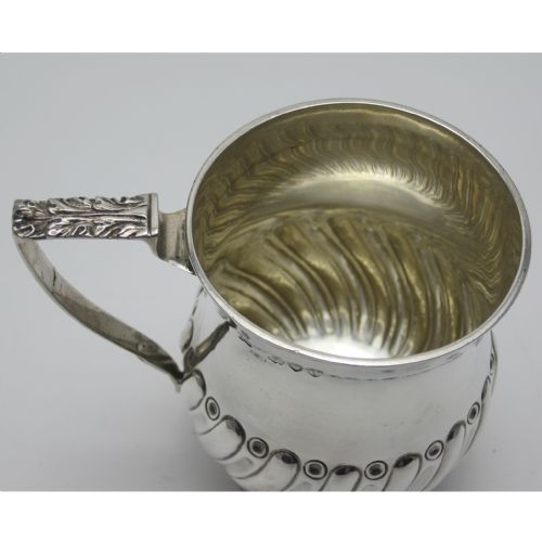 VICTORIAN SILVER CHILD'S MUG WITH ACANTHUS LEAF EMBOSSED HANDLE - ADDITIONAL PHOTO 2