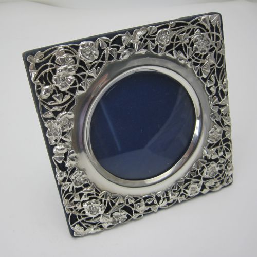 very stylised edwardian william comyns silver photo frame - CATEGORY: ANTIQUE SILVER - DATED 1900