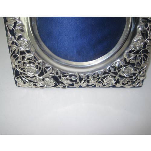 VERY STYLISED EDWARDIAN WILLIAM COMYNS SILVER PHOTO FRAME - ADDITIONAL PHOTO 2