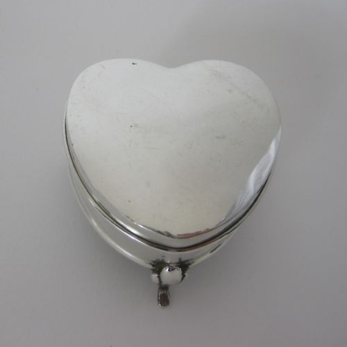 CHARMING SMALL SILVER HEART SHAPE JEWELLERY OR TRINKET BOX - ADDITIONAL PHOTO 1