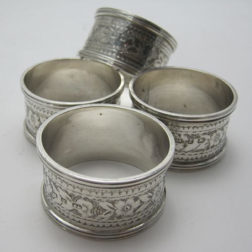 BOXED SET OF FOUR SILVER NAPKIN RINGS IN BLACK VELVET LINED BOX - ADDITIONAL PHOTO 2