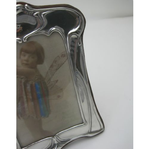 EDWARDIAN ART NOUVEAU STYLE SILVER PHOTO FRAME WITH REPOUSSE ENTRELAC DECORATION - ADDITIONAL PHOTO 1