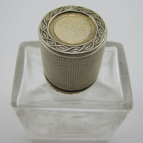 PRETTY WILLIAM COMYNS SON SILVER AND GLASS PERFUME BOTTLE - ADDITIONAL PHOTO 1