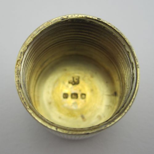 PRETTY WILLIAM COMYNS SON SILVER AND GLASS PERFUME BOTTLE - ADDITIONAL PHOTO 4