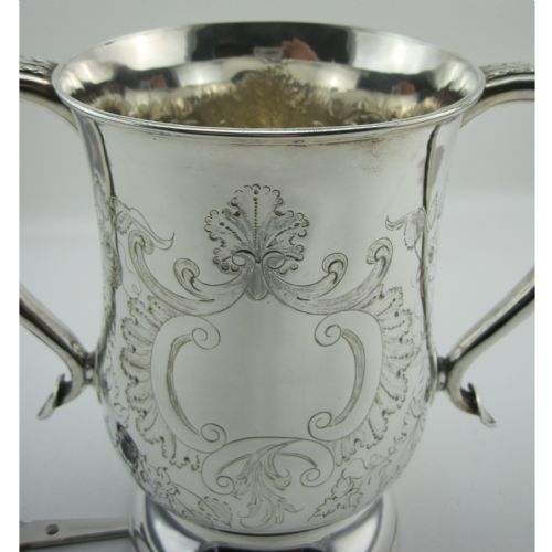 LARGE OLD SHEFFIELD PLATE TROPHY OR CUP WITH TWO LEAF CAPPED SCROLL HANDLES - ADDITIONAL PHOTO 1