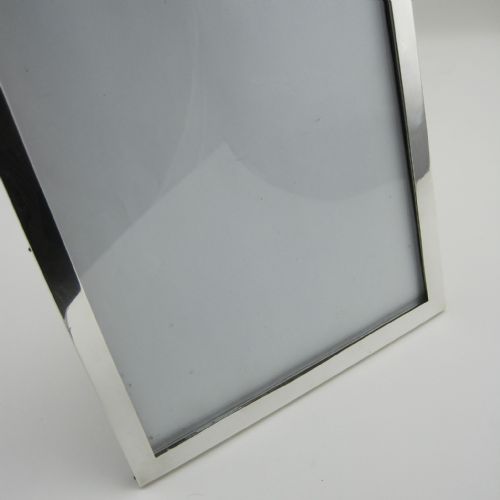 HANDSOME PLAIN LARGE SILVER PHOTO FRAME - ADDITIONAL PHOTO 2