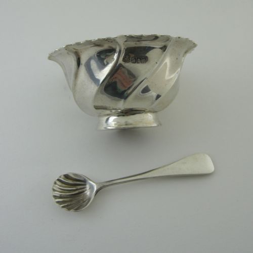 UNUSUAL BOXED SET OF FOUR VICTORIAN IRISH SILVER SALTS - ADDITIONAL PHOTO 2