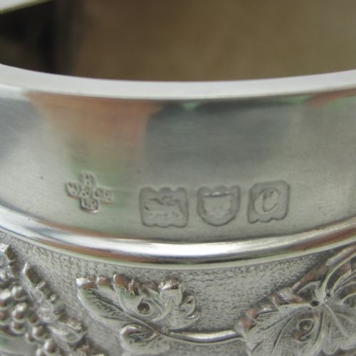 VICTORIAN SILVER CLARET JUG WITH HINGED LID LION AND SHIELD FINIAL - ADDITIONAL PHOTO 6