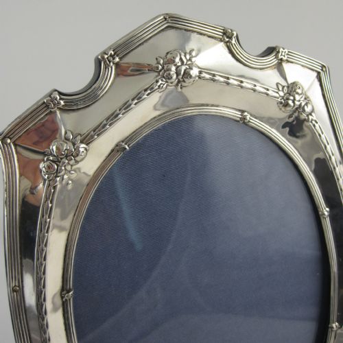 LARGE ANTIQUE SILVER PHOTO FRAME IN OVAL SHAPED FORM - ADDITIONAL PHOTO 2