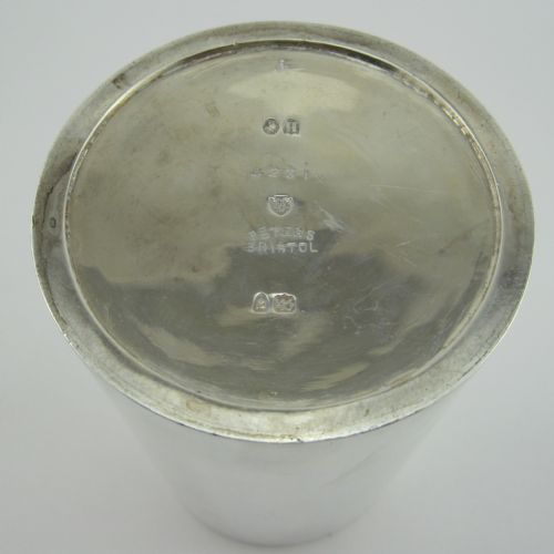 HALF PINT VICTORIAN SILVER MUG WITH TAPERING CYLINDRICAL PLAIN BODY - ADDITIONAL PHOTO 4