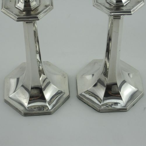 PAIR OF SILVER CANDLESTICKS WITH PLAIN PANELLED COLUMNS - ADDITIONAL PHOTO 2