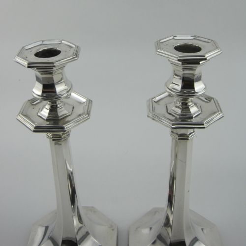 PAIR OF SILVER CANDLESTICKS WITH PLAIN PANELLED COLUMNS - ADDITIONAL PHOTO 3
