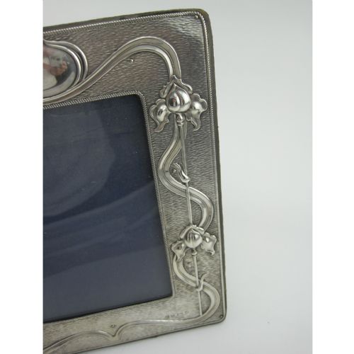 ART NOUVEAU STYLE SILVER PHOTO FRAME WITH REPOUSSE ENTRELAC DECORATION - ADDITIONAL PHOTO 1