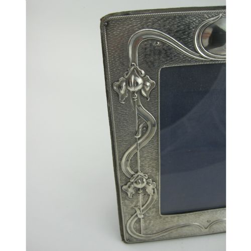 ART NOUVEAU STYLE SILVER PHOTO FRAME WITH REPOUSSE ENTRELAC DECORATION - ADDITIONAL PHOTO 2