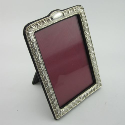 late victorian silver photo frame with gadroon border - CATEGORY: ANTIQUE SILVER - DATED 1900