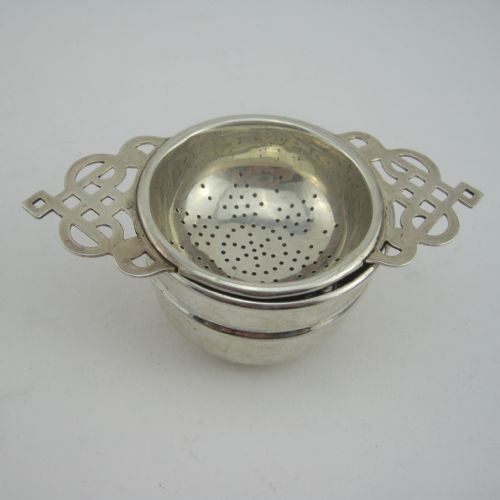 sterling silver tea strainer with cylindrical reeded plain drip bowl - CATEGORY: ANTIQUE SILVER - DATED 1930