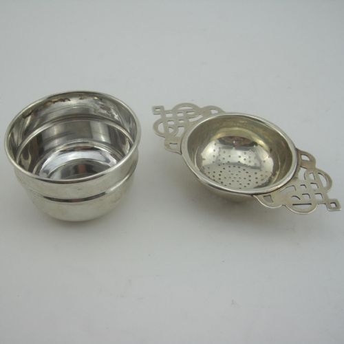 STERLING SILVER TEA STRAINER WITH CYLINDRICAL REEDED PLAIN DRIP BOWL - ADDITIONAL PHOTO 2