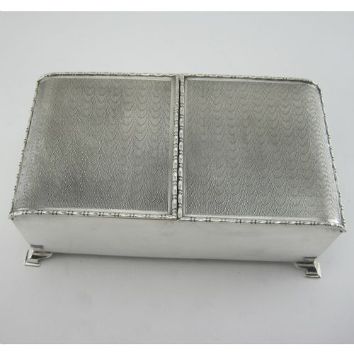 unusual sterling silver rectangular trinket or cigarette box - CATEGORY: ANTIQUE SILVER - DATED 1930