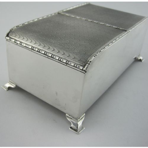 UNUSUAL STERLING SILVER RECTANGULAR TRINKET OR CIGARETTE BOX - ADDITIONAL PHOTO 2