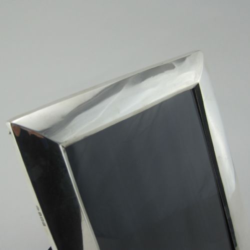 SMART PLAIN RECTANGULAR SILVER PHOTO FRAME WITH BLACK VELVET BACK - ADDITIONAL PHOTO 1