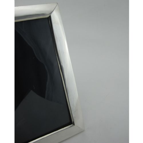 SMART PLAIN RECTANGULAR SILVER PHOTO FRAME WITH BLACK VELVET BACK - ADDITIONAL PHOTO 3
