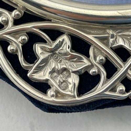 UNUSUAL SHAPED CIRCULAR LATE VICTORIAN STERLING SILVER PHOTO FRAME - ADDITIONAL PHOTO 3