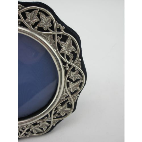 UNUSUAL SHAPED CIRCULAR LATE VICTORIAN STERLING SILVER PHOTO FRAME - ADDITIONAL PHOTO 4