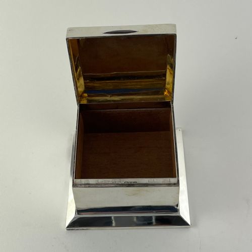 SMART SQUARE CHESTER STERLING SILVER TRINKET BOX - ADDITIONAL PHOTO 1
