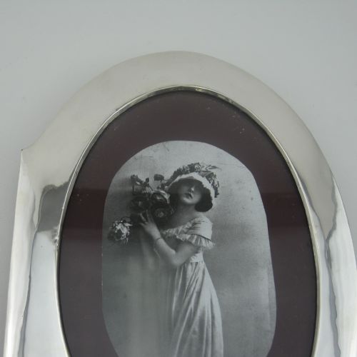 UNUSUAL ANTIQUE OVAL SHAPED STERLING SILVER PHOTO FRAME - ADDITIONAL PHOTO 2