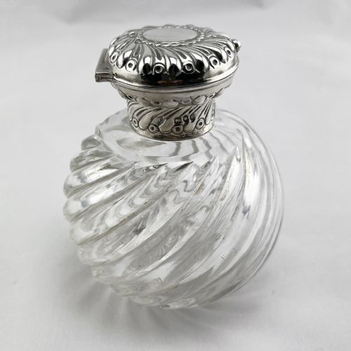 VICTORIAN WILLIAM COMYNS STERLING SILVER AND CUT GLASS PERFUME BOTTLE - ADDITIONAL PHOTO 2