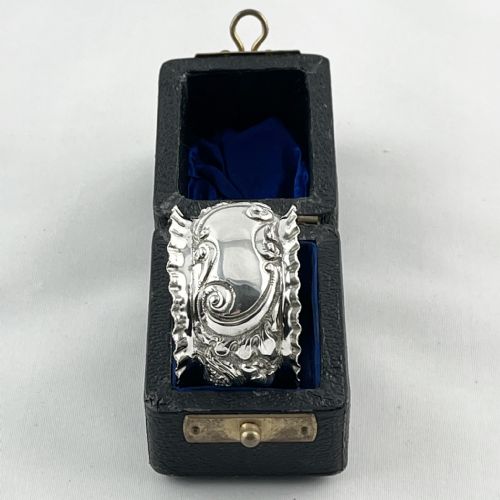 pretty sterling silver boxed single napkin ring - CATEGORY: ANTIQUE SILVER - DATED 1900