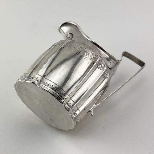 BEAUTIFUL GEORGIAN STERLING SILVER CREAM JUG - ADDITIONAL PHOTO 4
