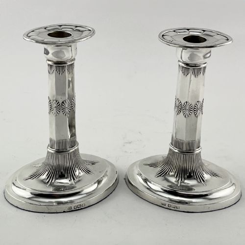 ELEGANT PAIR OF EDWARDIAN GEORGIAN STYLE STERLING SILVER CANDLESTICKS - ADDITIONAL PHOTO 1