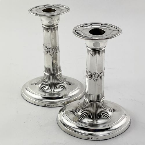 ELEGANT PAIR OF EDWARDIAN GEORGIAN STYLE STERLING SILVER CANDLESTICKS - ADDITIONAL PHOTO 4